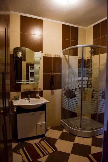Фото номера Апартаменты с 3 спальнями и видом на озеро Гостевой дом Casa Edy г. Колибица 7